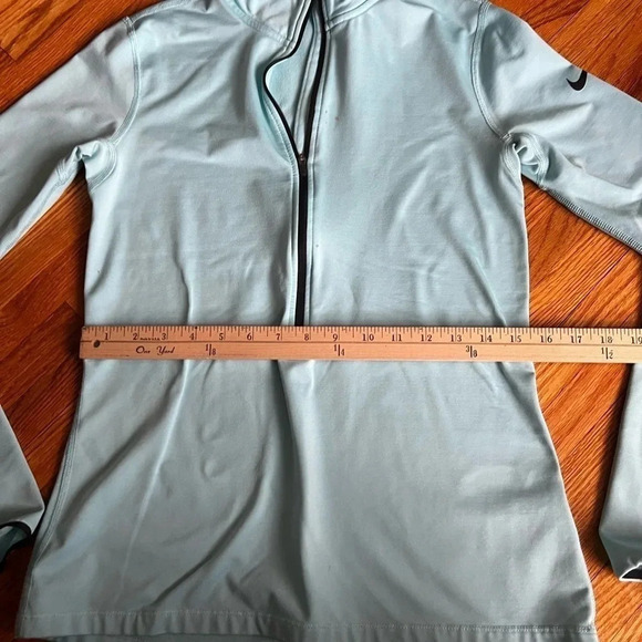 DryFit NIKE top - Picture 2 of 7